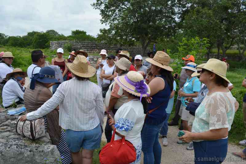 Fotografías en la Zona Arqueológica de Dzibilchaltún. Foto 062. XX Congreso Gnóstico Internacional. Misterios Mayas. Julio 2017. Mérida Yucatán