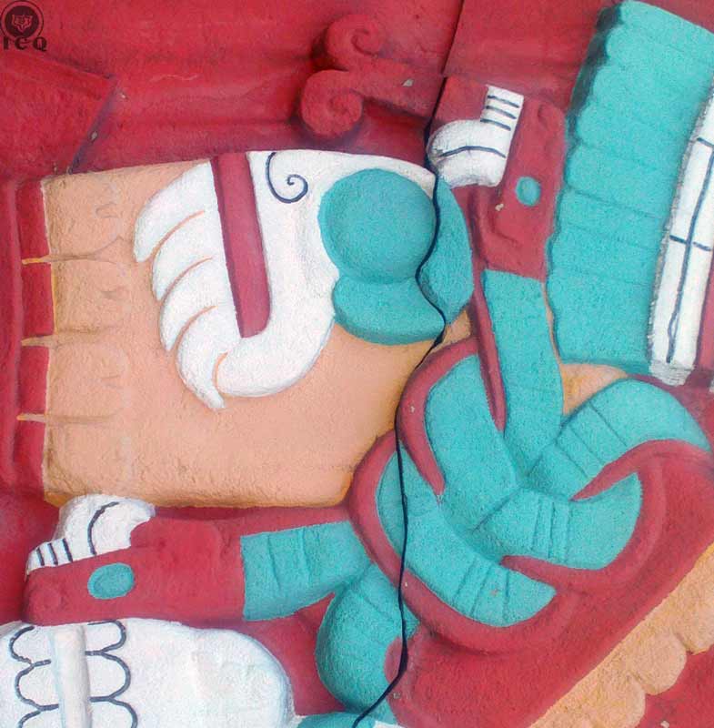 La adornada de cascabeles. Coyolxauhqui. Serpientes