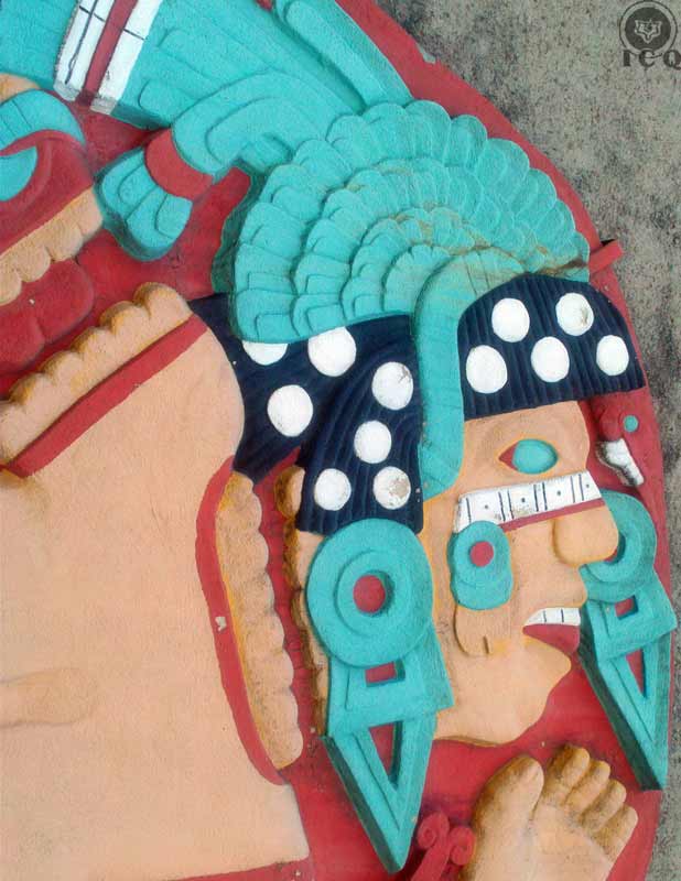 La adornada de cascabeles. Coyolxauhqui. Adornos