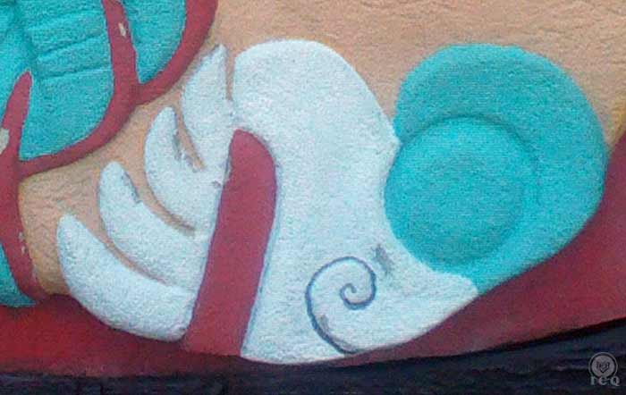 La adornada de cascabeles. Coyolxauhqui. Garras