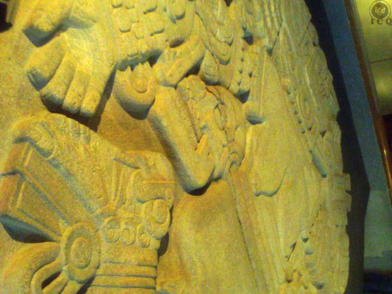 La adornada de cascabeles. Coyolxauhqui. Calavera