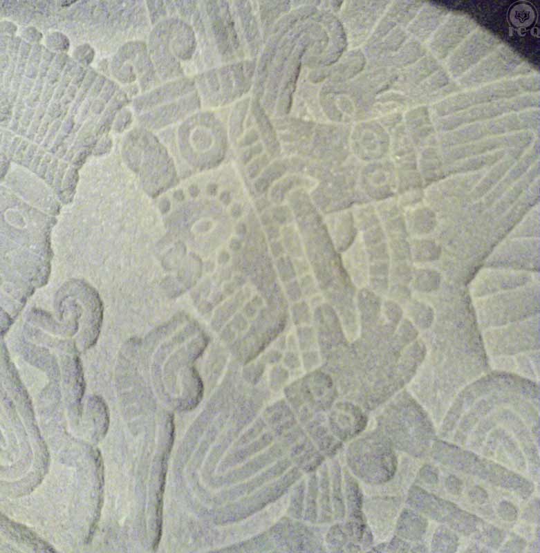 Escena de auto sacrificio Con un punzón se perfora la oreja. Detalle de “Jaguar-Jícara de Águilas”. (Museo de Antropología e Historia México)