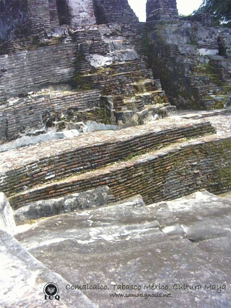 Zona Arqueológica de Comalcalco. Tabasco. México. Foto 01