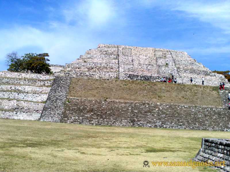 Zona Arqueológica de Xochicalco Foto 0114