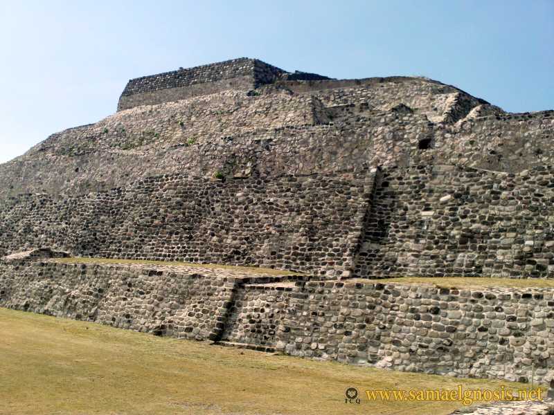 Zona Arqueológica de Xochicalco Foto 0154