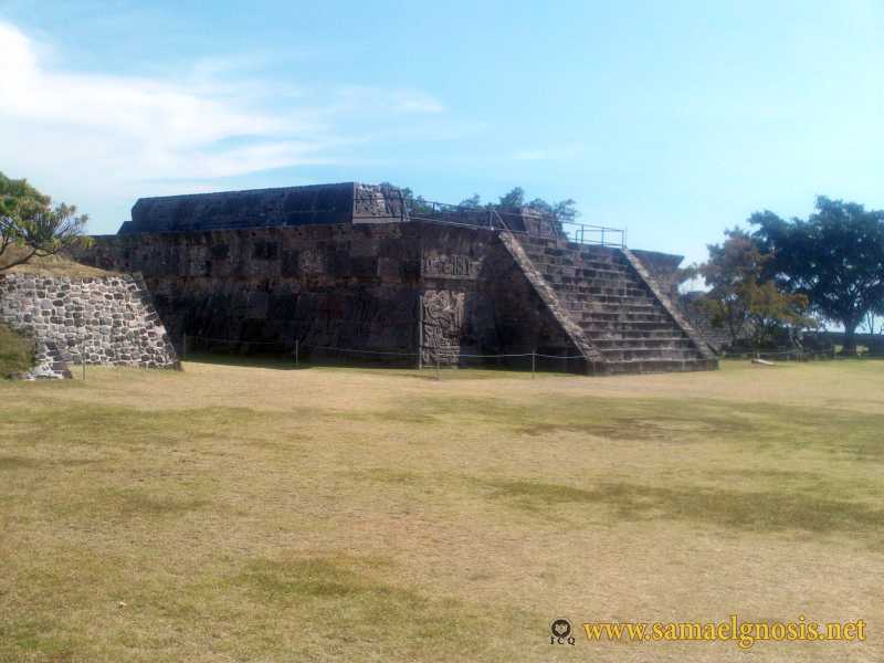Zona Arqueológica de Xochicalco Foto 0217