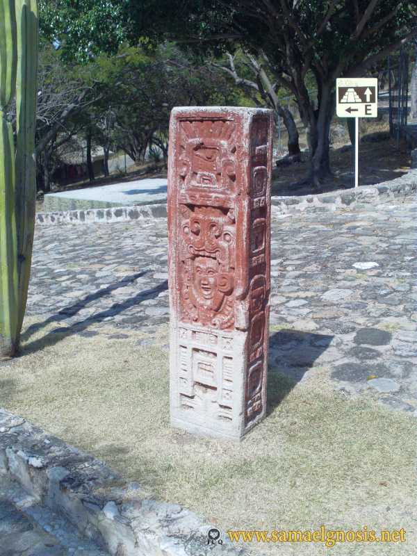 Zona Arqueológica de Xochicalco Foto 0689