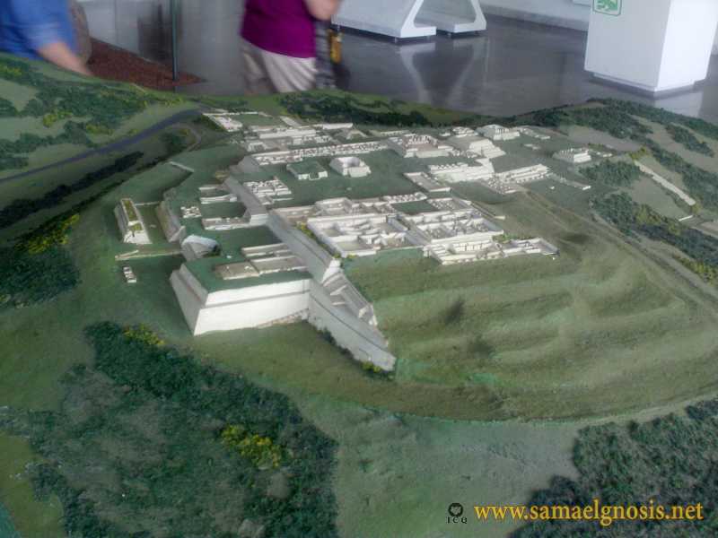 Zona Arqueológica de Xochicalco Foto 0814