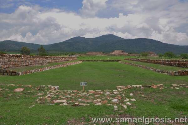 Campo de la Bola religiosa. Plazuelas