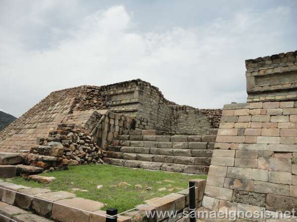 Piramide Principal. Plazuelas