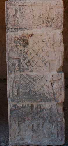 Templo de los Jaguares. Mujer con vestidura con cruces de San Andrés. Templo de los Jaguares. Mujer con vestidura con cruces de San Andrés.