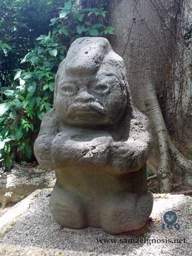 Zona Arqueológica La Venta. Figura en piedra llamada “La Abuela”, para los antepasados de Mesoamérica la sabiduría estuvo representada por los venerados ancianos.