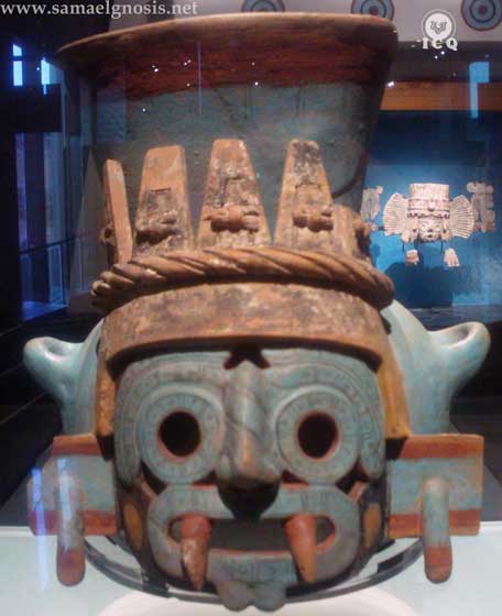 Vasija del dios de la lluvia (Tláloc), se distingue sus anteojeras símbolo de la Auto Observación Psicológica. Museo del Templo Mayor México