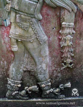 Las sandalias nos indican que hay que pisar firme, no envanecerse, ser humilde. Zona Arqueológica de Palenque Chiapas. México. Cultura Maya.