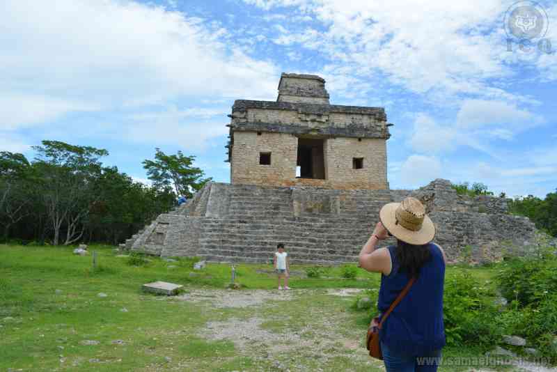 Fotografías en la Zona Arqueológica de Dzibilchaltún. Foto 093. XX Congreso Gnóstico Internacional. Misterios Mayas. Julio 2017. Mérida Yucatán