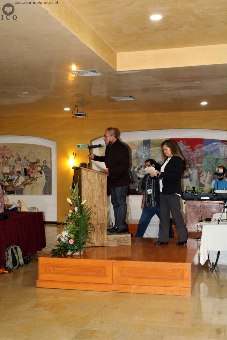 Los instructores de gnosis Juana María Ornelas y José Armando Ortiz dirigiendo los trabajos del Congreso.