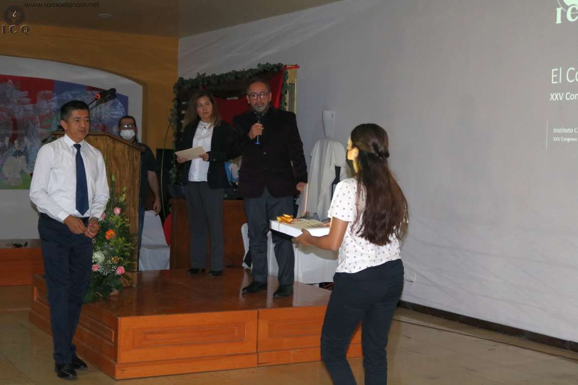 Recibe un reconocimiento el instructor gnóstico Ismael Moreno Luna por su participación dirigiendo una práctica, con el objetivo de equilibrar el Ser y el Saber., Recibe un reconocimiento el instructor gnóstico Ismael Moreno Luna por su participación dirigiendo una práctica, con el objetivo de equilibrar el Ser y el Saber.,