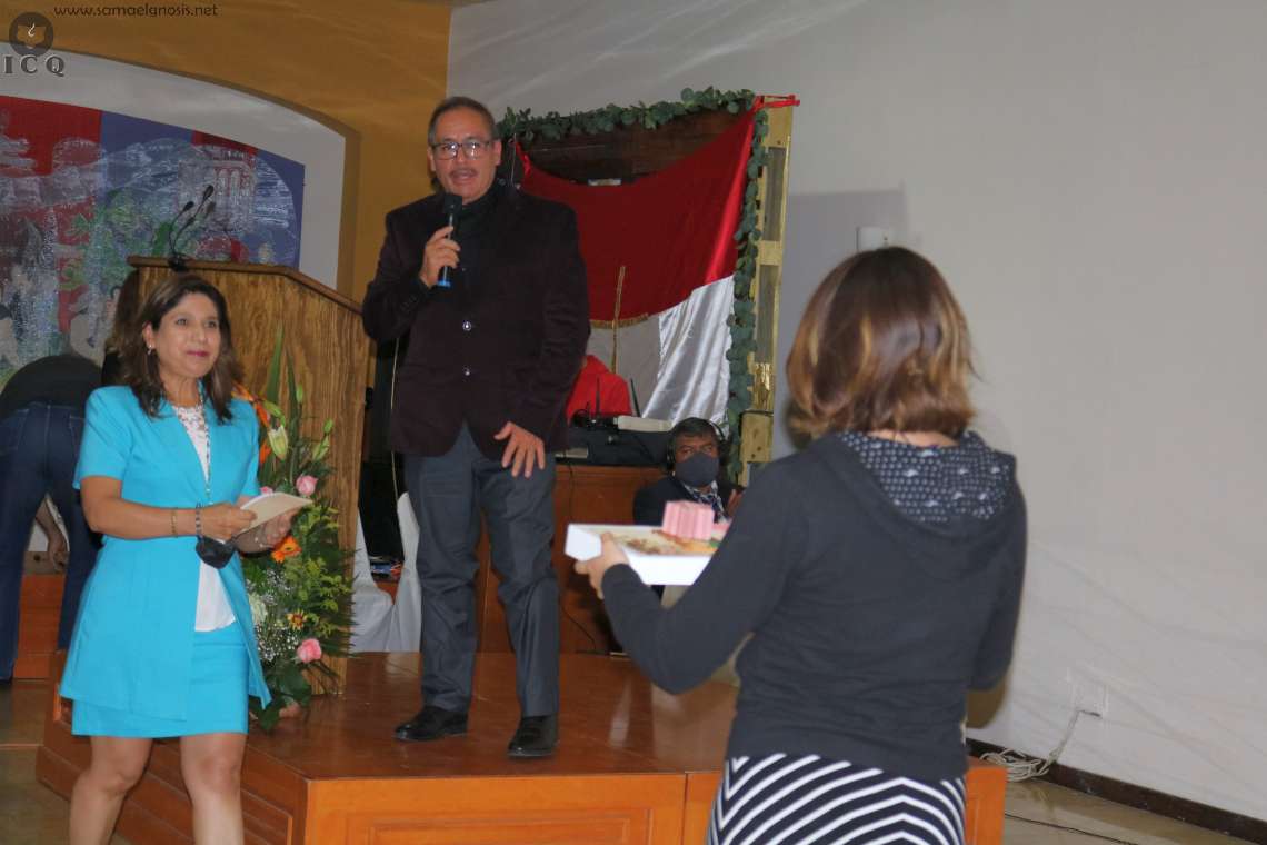 Alegre la instructora Susy satisfecha por el trabajo realizado durante todo el año sintetizado en esta conferencia. 