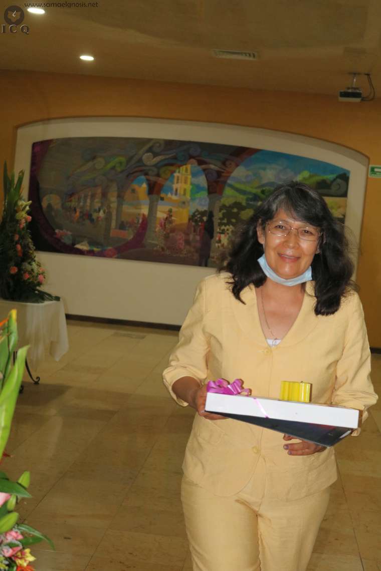 Muchas dificultades se le pusieron en el camino a la instructora Silvia Serrano, sin embargo, logró trascender todas y aquí la vemos satisfecha de haber cumplido la misión encomendada, aquí la vemos una vez finalizada su participación en el congreso gnóstico. Muchas dificultades se le pusieron en el camino a la instructora Silvia Serrano, sin embargo, logró trascender todas y aquí la vemos satisfecha de haber cumplido la misión encomendada, aquí la vemos una vez finalizada su participación en el congreso gnóstico.