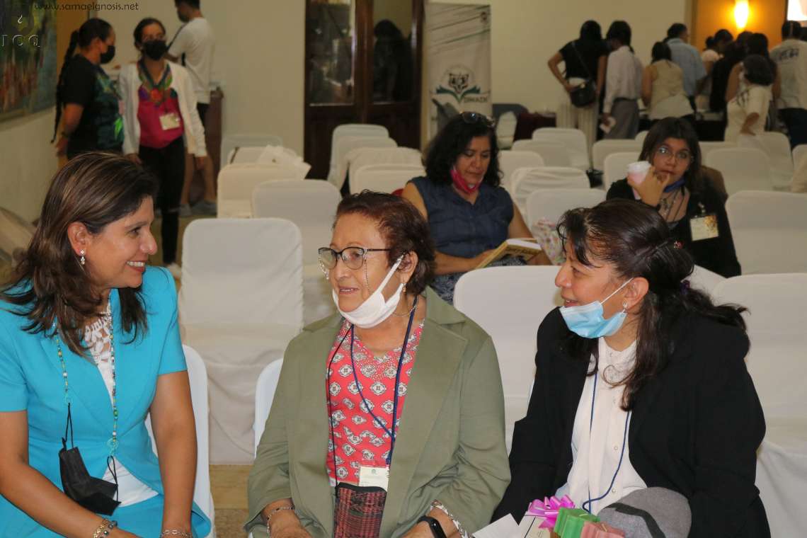 Una dicha extraordinaria, ser parte de una familia gnóstica y al mismo tiempo pertenecer a una familia terrenal. La Instructora Lupita Licea y sus dos hijas, también instructoras de gnosis: Susy Rodríguez y Lupita Rodríguez. Una dicha extraordinaria, ser parte de una familia gnóstica y al mismo tiempo pertenecer a una familia terrenal. La Instructora Lupita Licea y sus dos hijas, también instructoras de gnosis: Susy Rodríguez y Lupita Rodríguez.