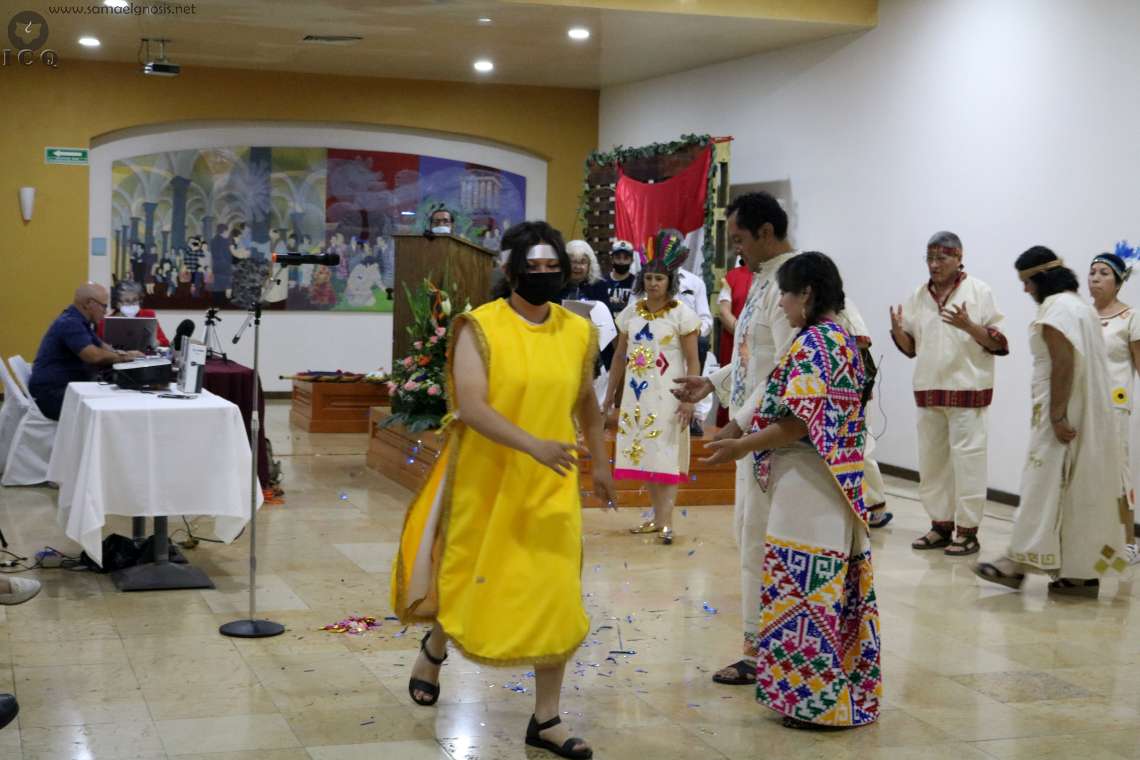 Los nietos del instructor José Isabel como siempre participando de las obras de teatro, desde que eran casi bebes y ahora todos unos jóvenes, ya son parte del elenco permanente de estas obras. Aquí vemos a su nieta representando un Tlaloque. Los nietos del instructor José Isabel como siempre participando de las obras de teatro, desde que eran casi bebes y ahora todos unos jóvenes, ya son parte del elenco permanente de estas obras. Aquí vemos a su nieta representando un Tlaloque.