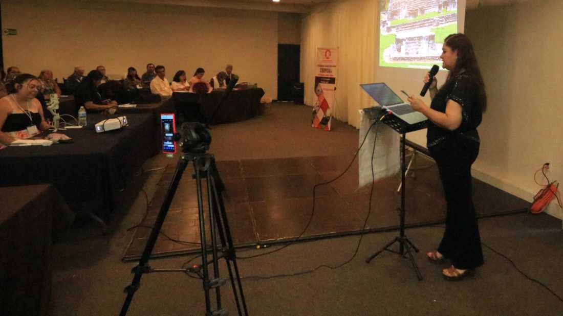 Inicio de actividades. Maestra de ceremonias: Instructora Lupita Ortiz.