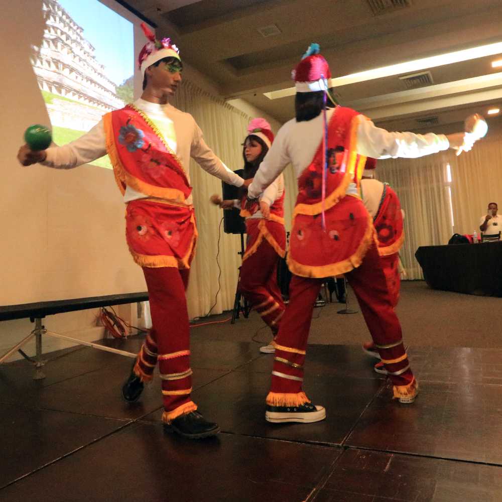Congreso infantil gnóstico: Voladores de Papantla