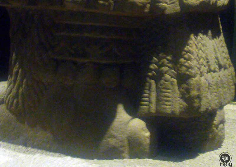 La de falda de serpientes. Coatlicue. Corazones