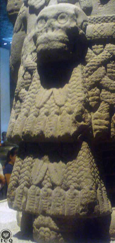 La de falda de serpientes. Coatlicue. Fuego dreador universal