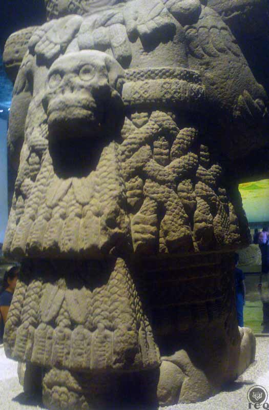 La de falda de serpientes. Coatlicue. Tonantzin