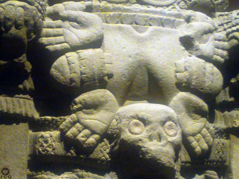 La de falda de serpientes. Coatlicue.