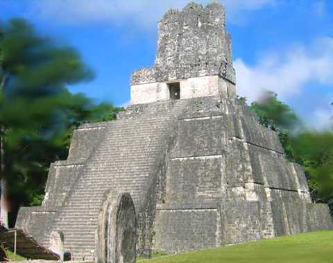 Templo II. Zona Arqueológica de Tikal 