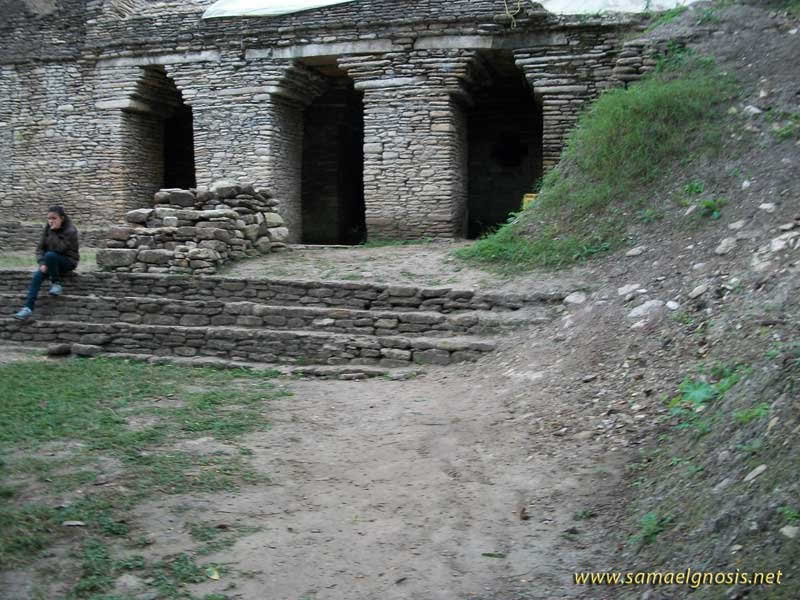 Toniná 16