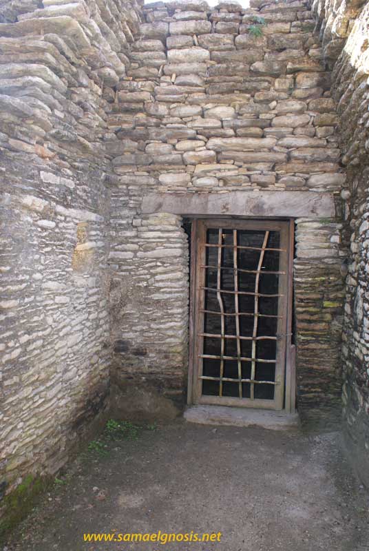 Toniná 44