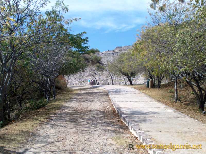Zona Arqueológica de Xochicalco Foto 0002