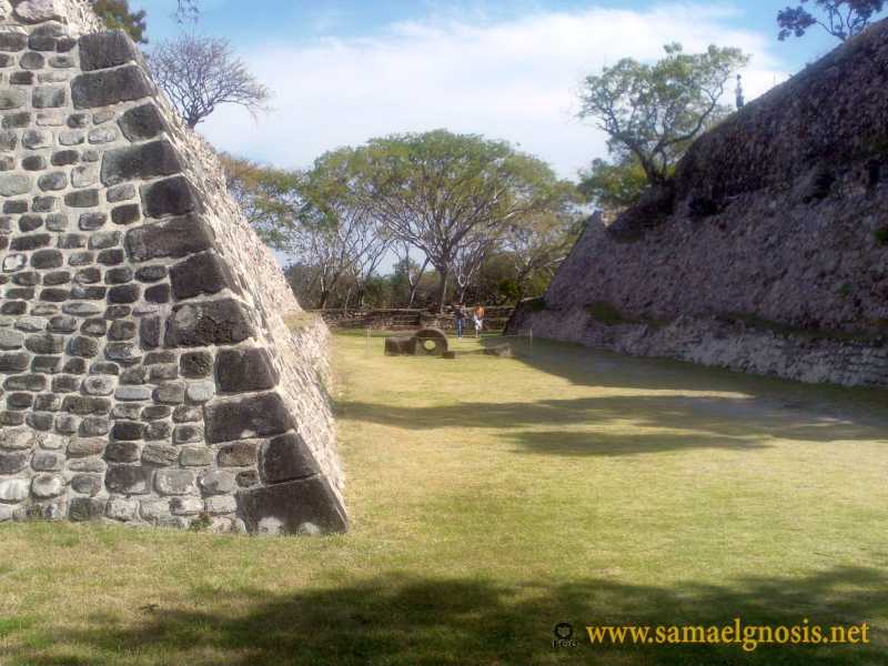 Zona Arqueológica de Xochicalco Foto 0277