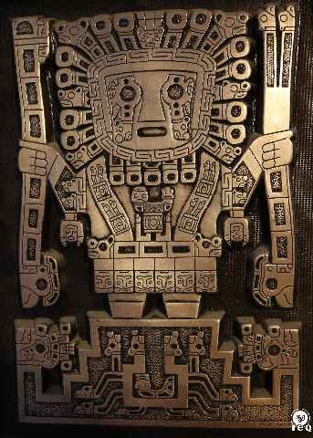 El señor de los dos báculos. Tiahuanaco Bolivia. Foto de pieza artística. El señor de los dos báculos. Tiahuanaco Bolivia. Foto de pieza artística.