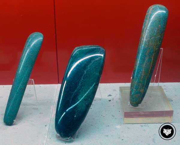 Jade (Chalchíhuitl), piedras consideradas por los mexicas como muy valiosas (Xalapa). Jade (Chalchíhuitl), piedras consideradas por los mexicas como muy valiosas (Xalapa).
