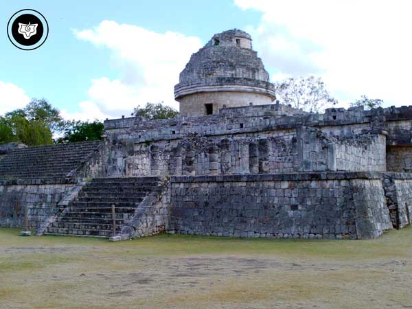 El Observatorio o el Caracol símbolo de la recurrencia. (Chichén Itzá). 