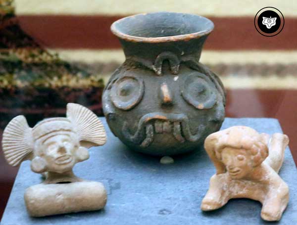 Olla dedicada a Tláloc, dios de la lluvia, regente de los Tlaloques, elementales de la naturaleza, llamados en la edad media como Ondinas y nereidas. (Regional). Olla dedicada a Tláloc, dios de la lluvia, regente de los Tlaloques, elementales de la naturaleza, llamados en la edad media como Ondinas y nereidas. (Regional).