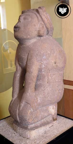 Escultura huasteca de un jorobado. (Regional). Escultura huasteca de un jorobado. (Regional).