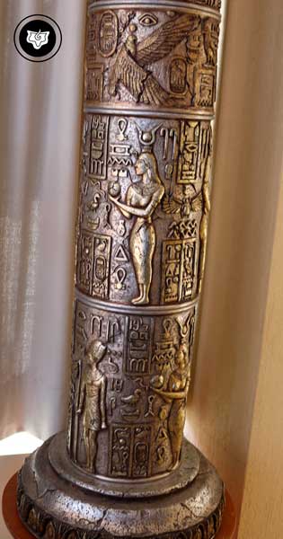 Detalle de columna egipcia. (Real). Detalle de columna egipcia. (Real).