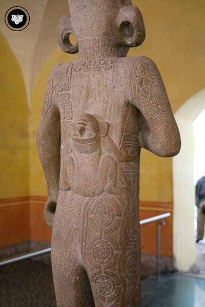 Adolescente huasteco. Personaje ascendiendo por la columna espinal, símbolo del fuego sagrado. (Regional). Adolescente huasteco. Personaje ascendiendo por la columna espinal, símbolo del fuego sagrado. (Regional).