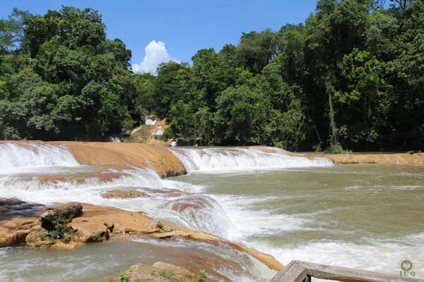 La naturaleza es el cuerpo de la Madre Divina. Cascadas de Agua Azul, Chiapas, México. La naturaleza es el cuerpo de la Madre Divina. Cascadas de Agua Azul, Chiapas, México.