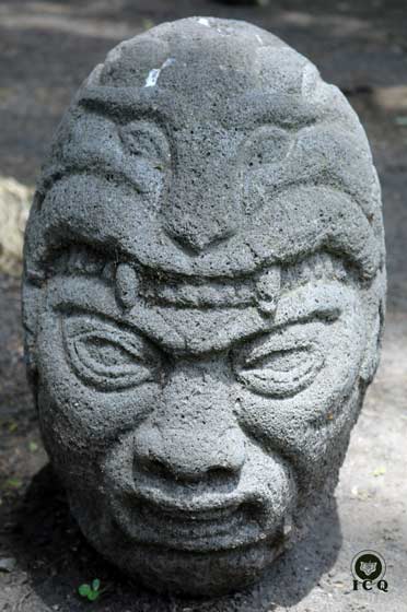 Guerrero de aspecto fiero (valor para luchar contra sus defectos) con yelmo de tigre (la sabiduría). Zona Arqueológica de Cempoala, México. Guerrero de aspecto fiero (valor para luchar contra sus defectos) con yelmo de tigre (la sabiduría). Zona Arqueológica de Cempoala, México.