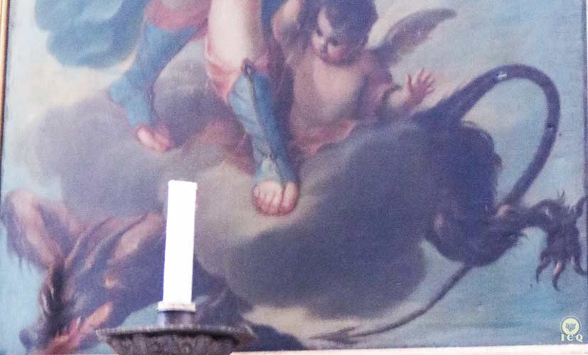 El dragón negro a los pies de un ángel. Catedral Puebla México El dragón negro a los pies de un ángel. Catedral Puebla México