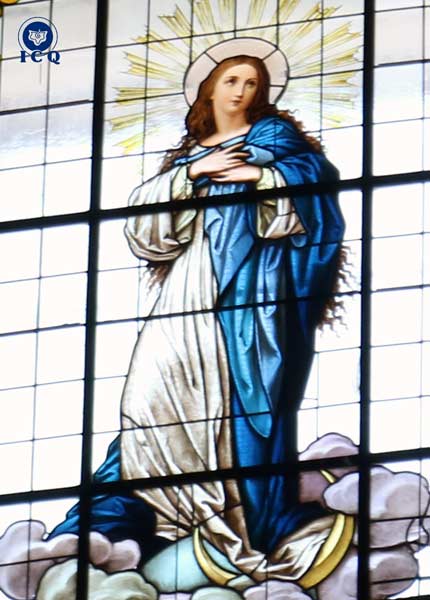 Vitral de la Virgen símbolo de la Madre Divina. Catedral de Puebla, México. Vitral de la Virgen símbolo de la Madre Divina. Catedral de Puebla, México.
