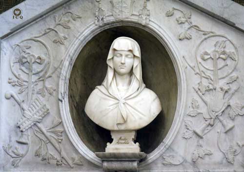 Mater Amabilis, madre amable, alegorizando los poderes de la Madre Divina. Catedral de San Luis Potosí, México. Mater Amabilis, madre amable, alegorizando los poderes de la Madre Divina. Catedral de San Luis Potosí, México.
