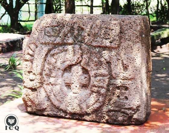 Una cruz, rodeada de un círculo, con 4 líneas dividiéndolo, recordándonos el Tetragrammaton. Teotihuacán, México. Una cruz, rodeada de un círculo, con 4 líneas dividiéndolo, recordándonos el Tetragrammaton. Teotihuacán, México.