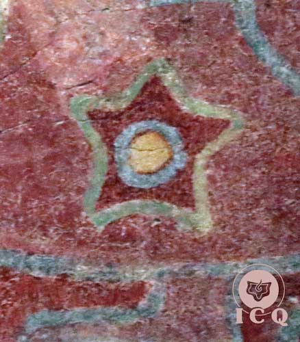 Interesante estrella de cinco puntas con los colores de las tres fuerzas primarias de la naturaleza: azul, rojo y amarillo. Mural en Teotihuacán, México. Interesante estrella de cinco puntas con los colores de las tres fuerzas primarias de la naturaleza: azul, rojo y amarillo. Mural en Teotihuacán, México.
